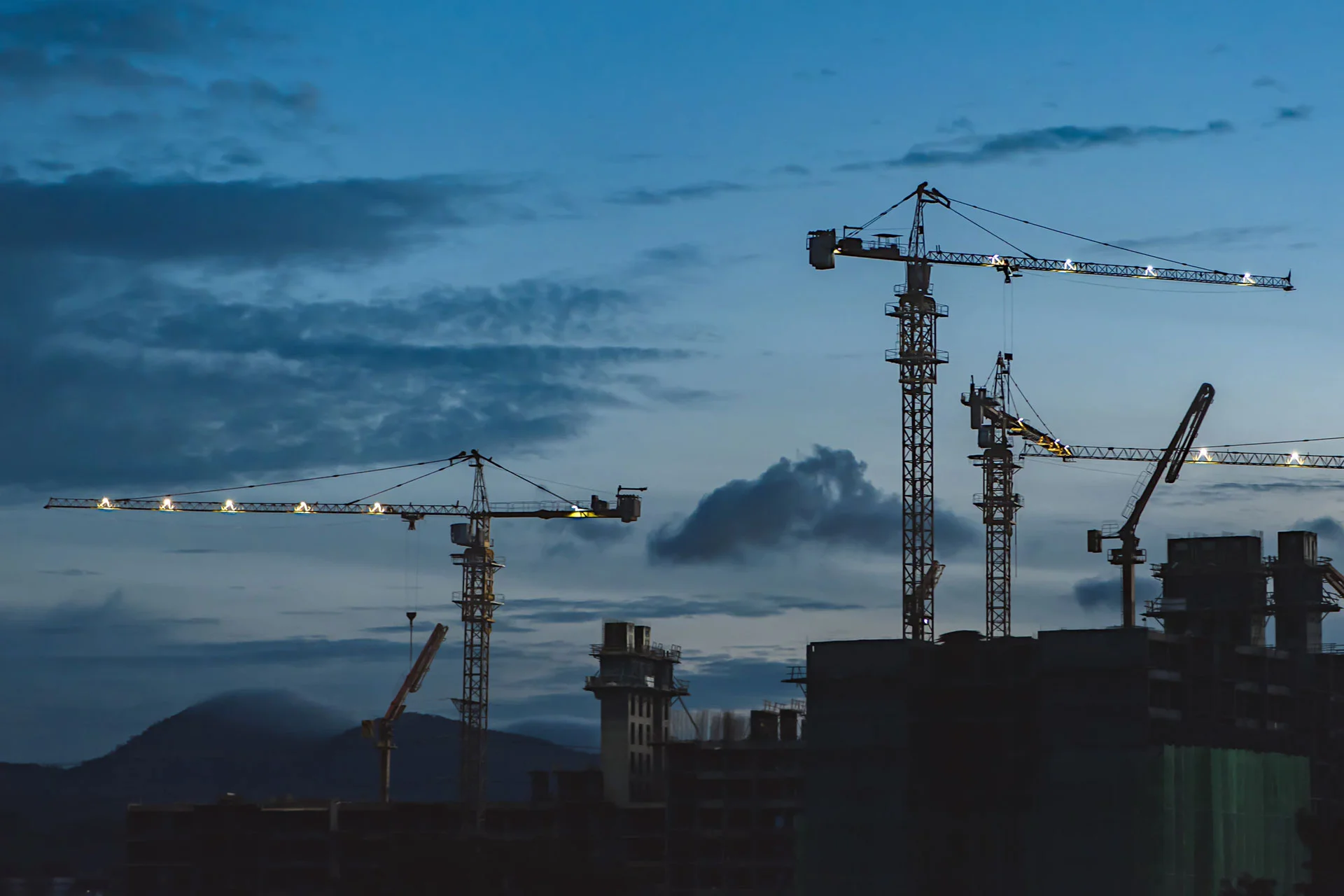 Cranes equipment for hire